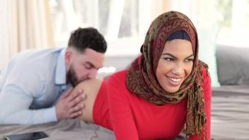 Hijab Stepsister Sending Nudes To Stepbrother - Maya Farrell, Peter Green -Family Strokes